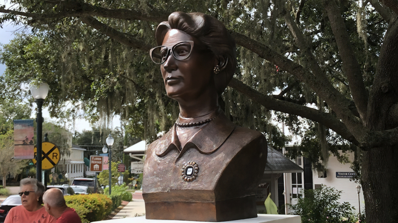 Statue, Mable Norris Reese